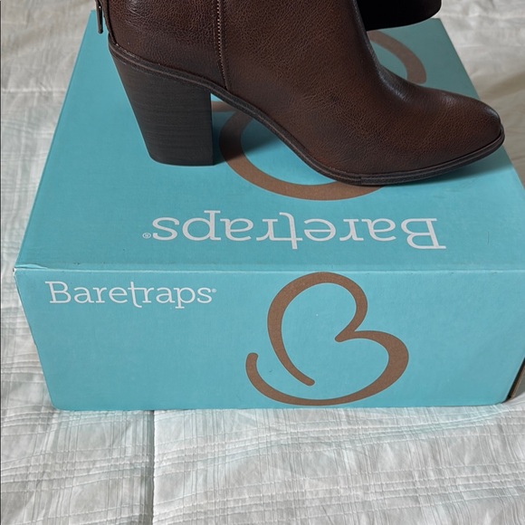 BareTraps Brown Heeled Boots Classic Style - Picture 3 of 5